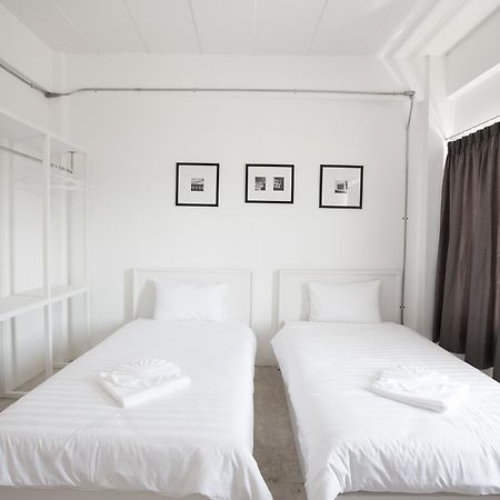 Flat White Cafe X Poshtel Hostel Lampang Exterior photo