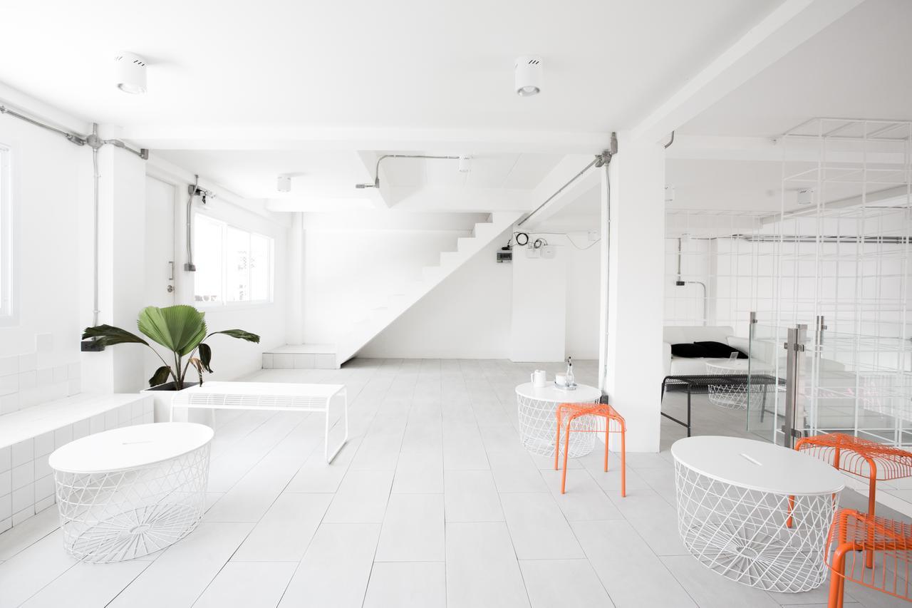 Flat White Cafe X Poshtel Hostel Lampang Exterior photo