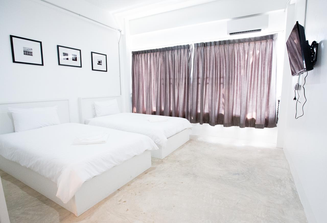 Flat White Cafe X Poshtel Hostel Lampang Exterior photo