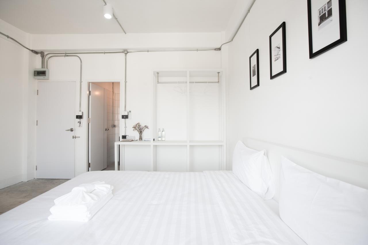 Flat White Cafe X Poshtel Hostel Lampang Exterior photo
