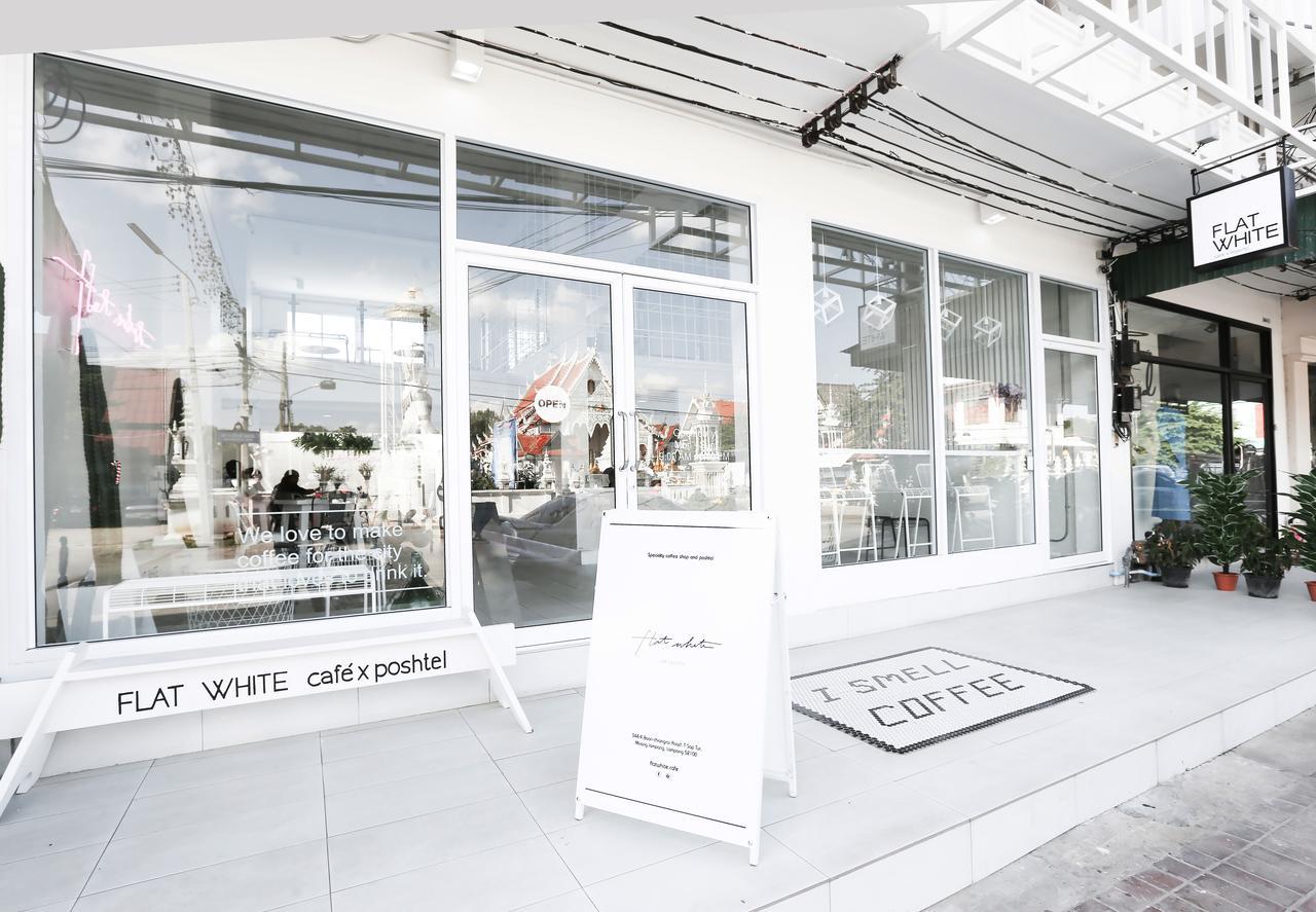 Flat White Cafe X Poshtel Hostel Lampang Exterior photo